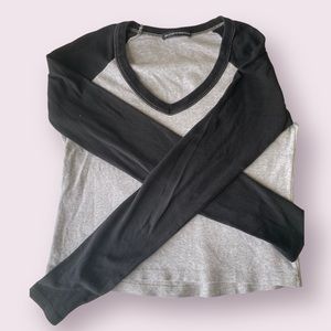 Brandy Melville V neck Bella Top